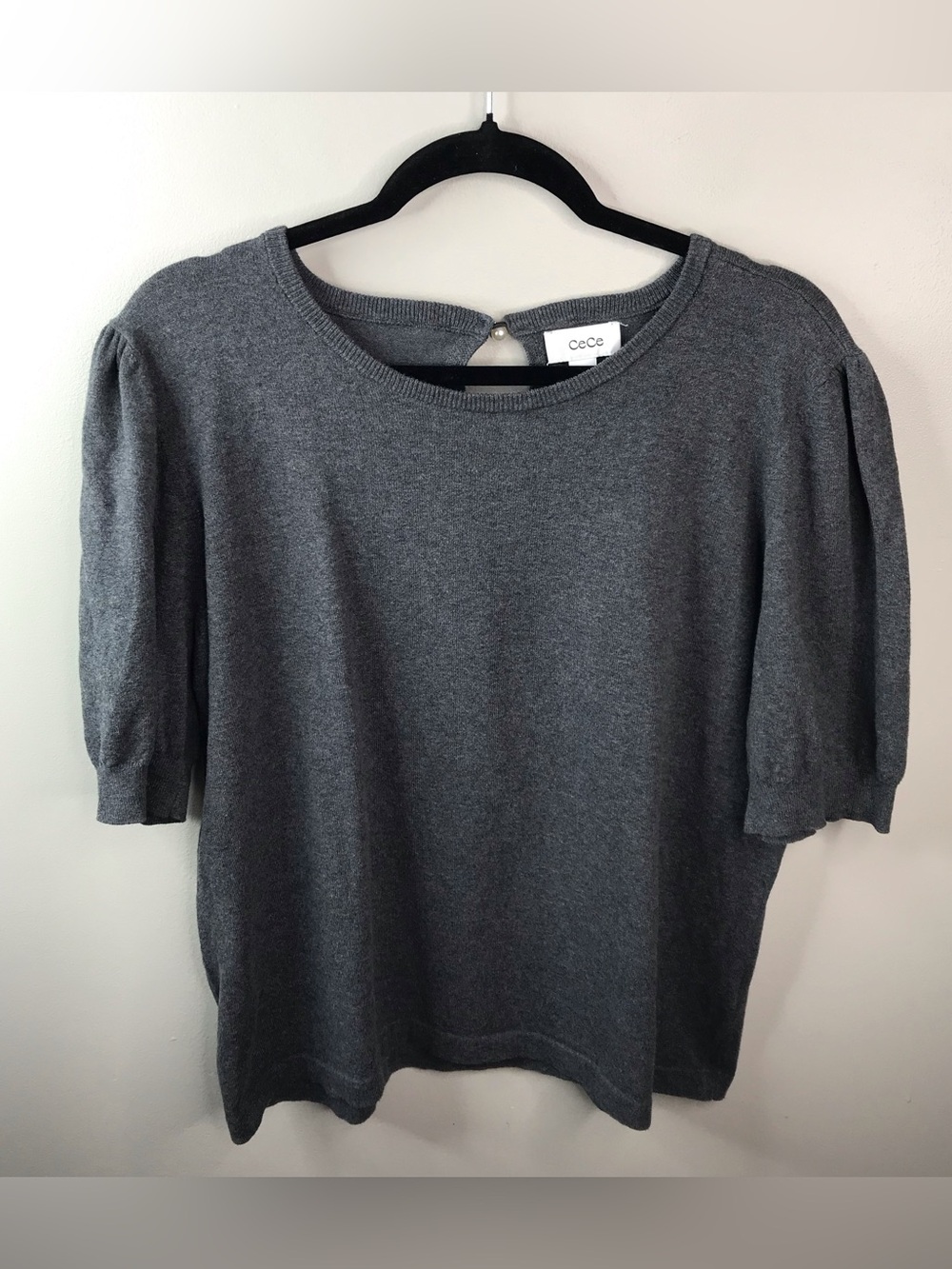 The CeCe Short Sleeve Crew Neck Sweater in size XL